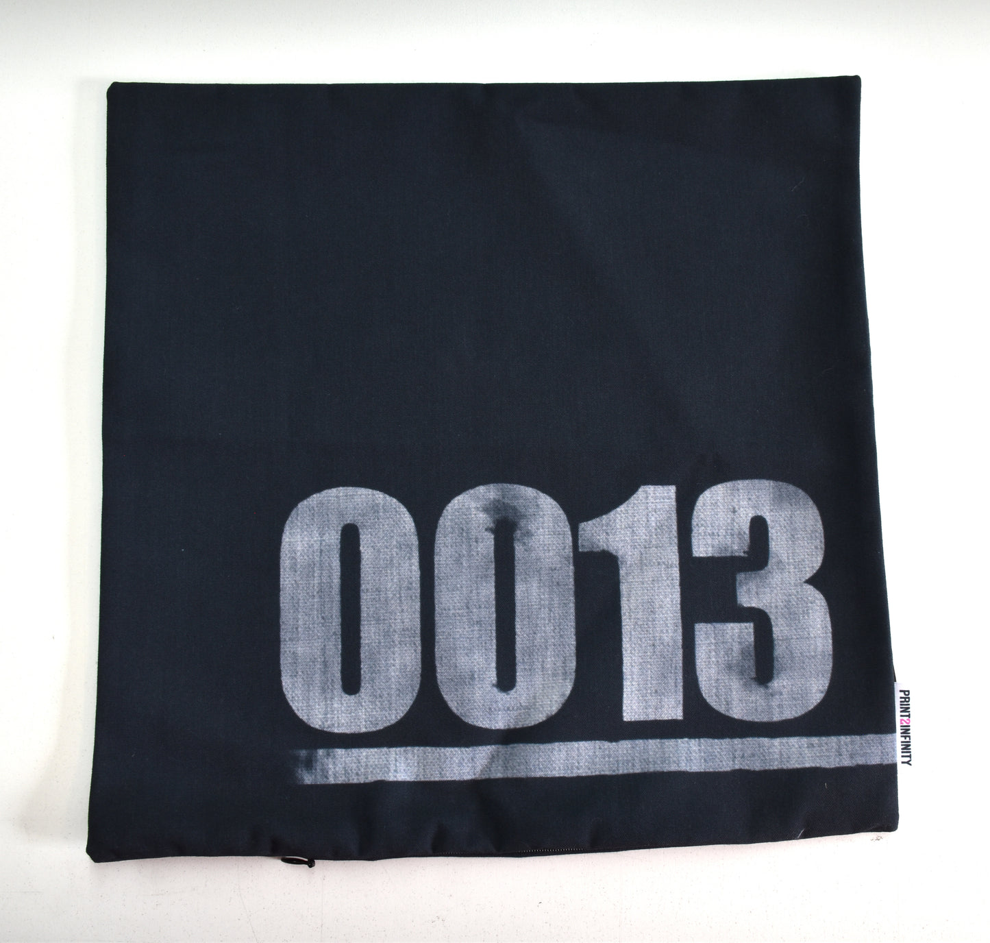 Housse de coussin 14x14 - Canevas | Numéro 13 - Noire et grise